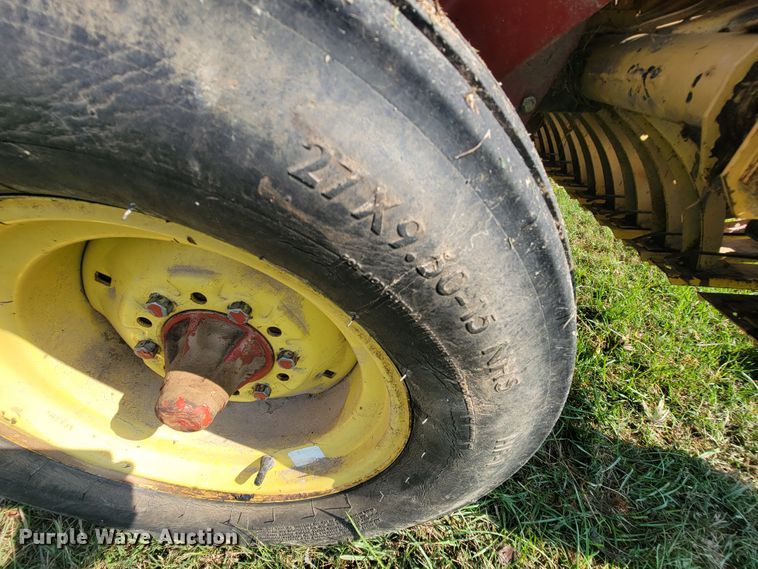 image for item KQ9193 1997 New Holland 575  small square baler