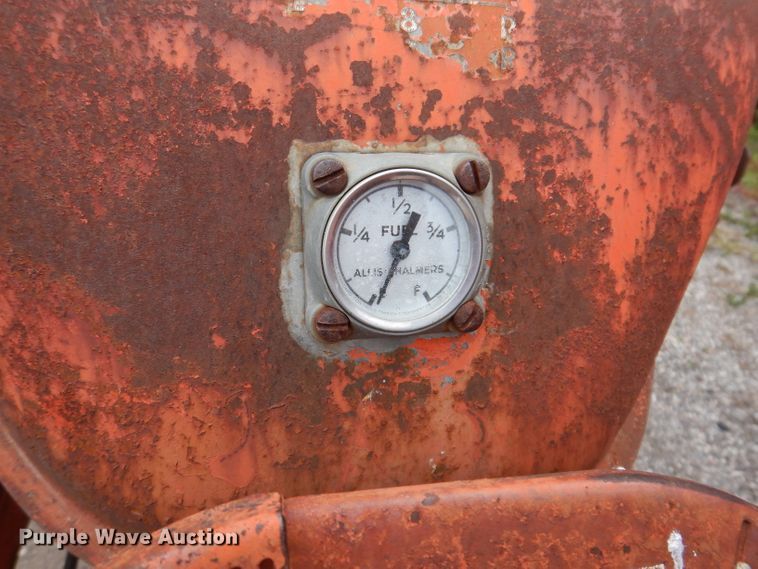 image for item KY9692 Allis Chalmers D19  tractor