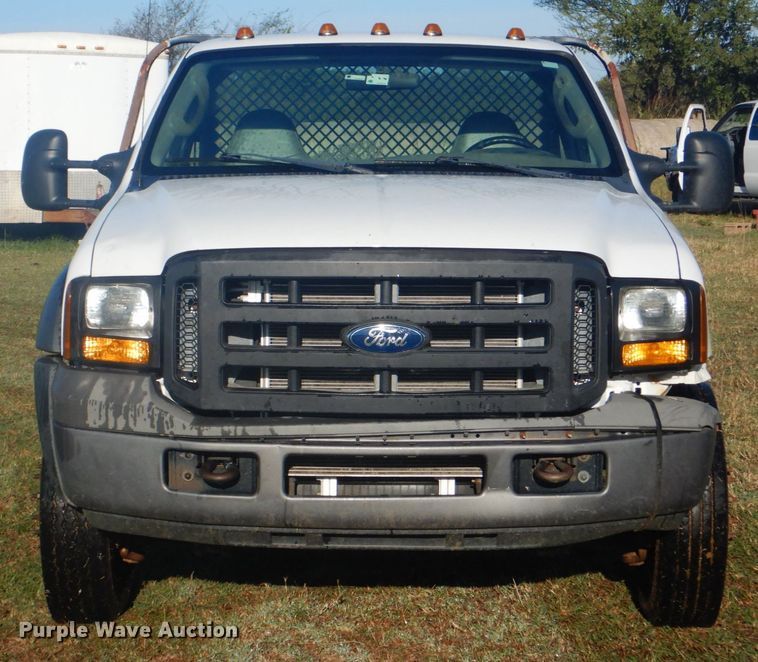 image for item DG1870 2007 Ford F550  flatbed truck