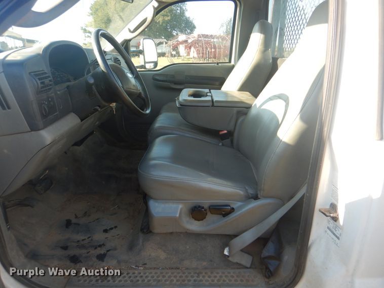 image for item DG1870 2007 Ford F550  flatbed truck