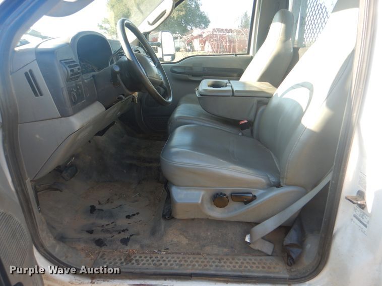 image for item DG1870 2007 Ford F550  flatbed truck