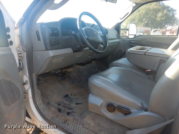 image for item DG1870 2007 Ford F550  flatbed truck