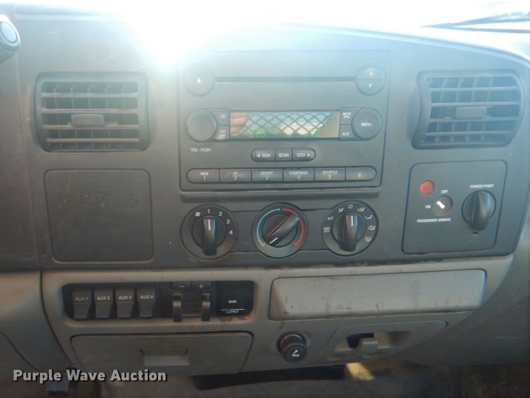 image for item DG1870 2007 Ford F550  flatbed truck