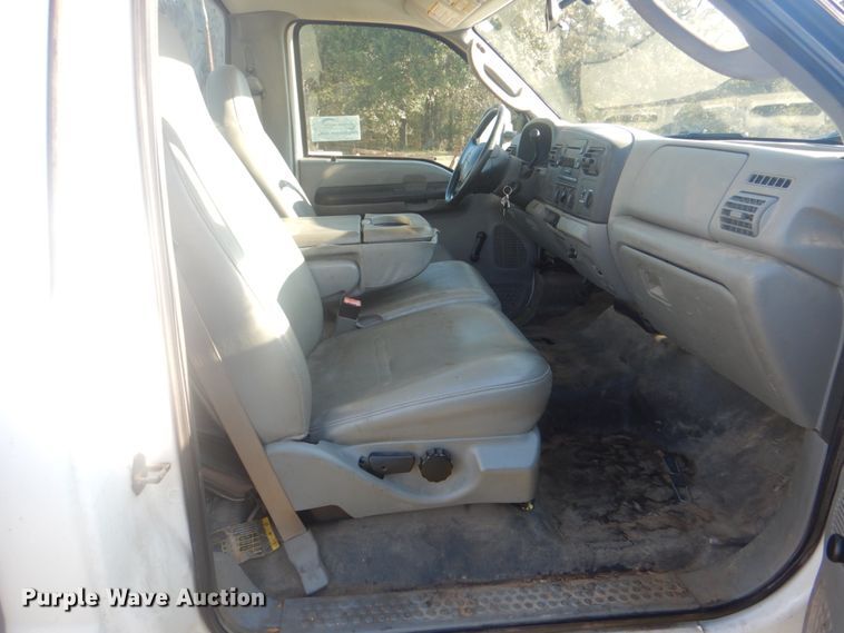 image for item DG1870 2007 Ford F550  flatbed truck