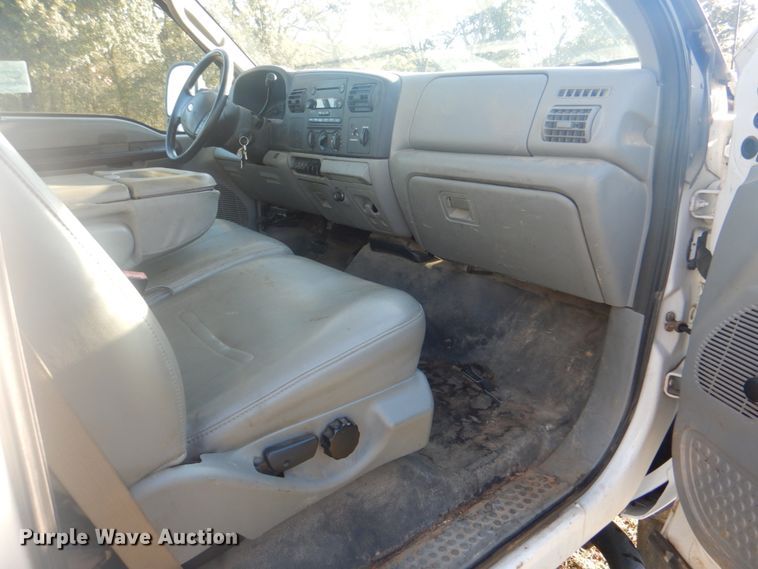 image for item DG1870 2007 Ford F550  flatbed truck