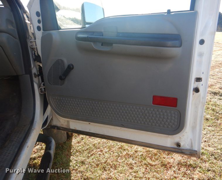 image for item DG1870 2007 Ford F550  flatbed truck