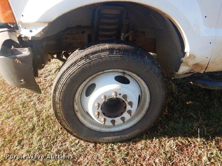 image for item DG1870 2007 Ford F550  flatbed truck