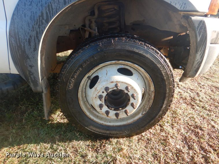 image for item DG1870 2007 Ford F550  flatbed truck