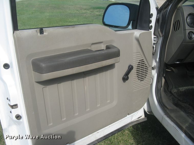 image for item DG5314 2008 Ford F250 Super Duty XL  utility bed pickup truck