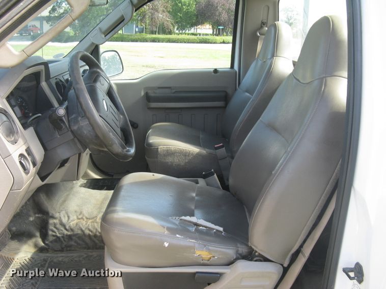 image for item DG5314 2008 Ford F250 Super Duty XL  utility bed pickup truck