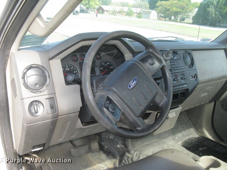 image for item DG5314 2008 Ford F250 Super Duty XL  utility bed pickup truck
