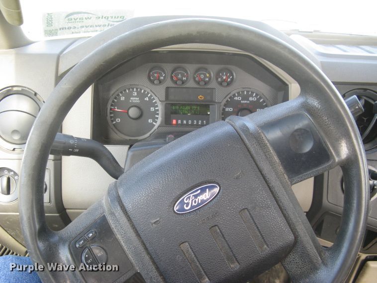image for item DG5314 2008 Ford F250 Super Duty XL  utility bed pickup truck