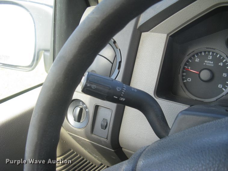 image for item DG5314 2008 Ford F250 Super Duty XL  utility bed pickup truck