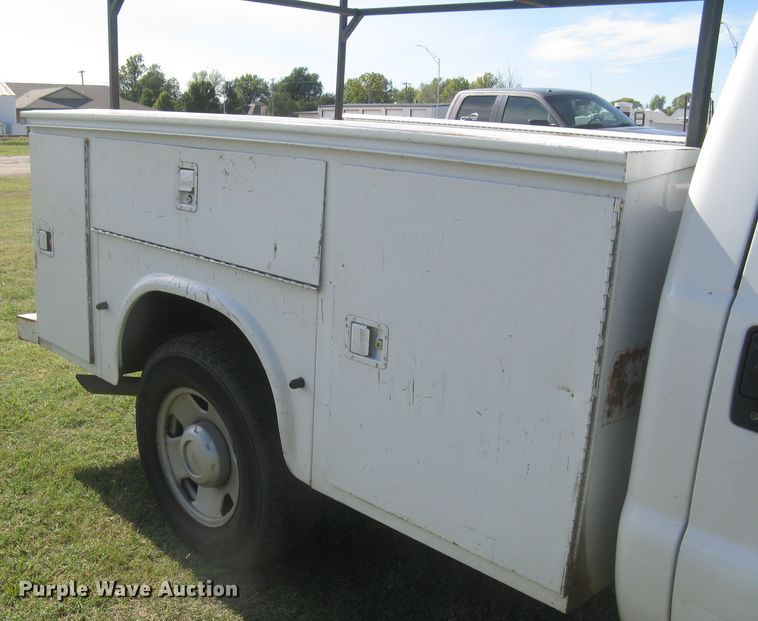 image for item DG5314 2008 Ford F250 Super Duty XL  utility bed pickup truck