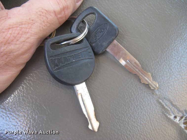 image for item DG5314 2008 Ford F250 Super Duty XL  utility bed pickup truck