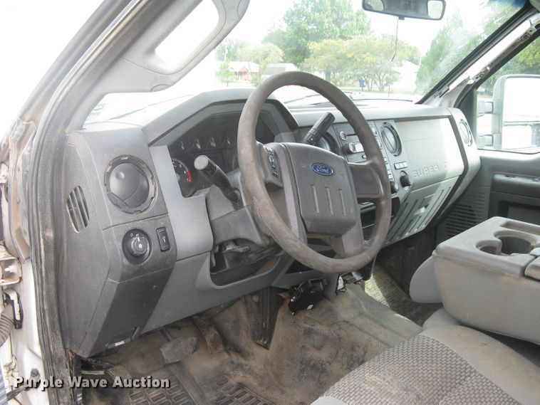 image for item DG5317 2012 Ford F250 Super Duty XL  SuperCab utility bed pickup truck