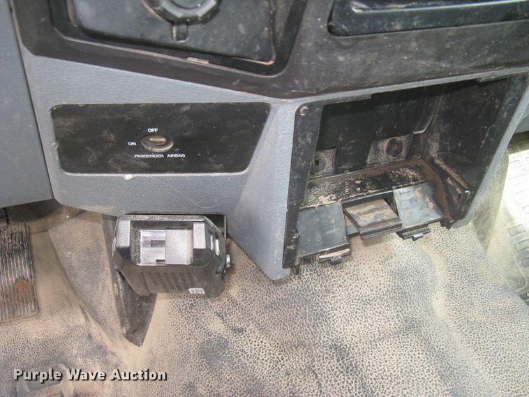 image for item DG5317 2012 Ford F250 Super Duty XL  SuperCab utility bed pickup truck