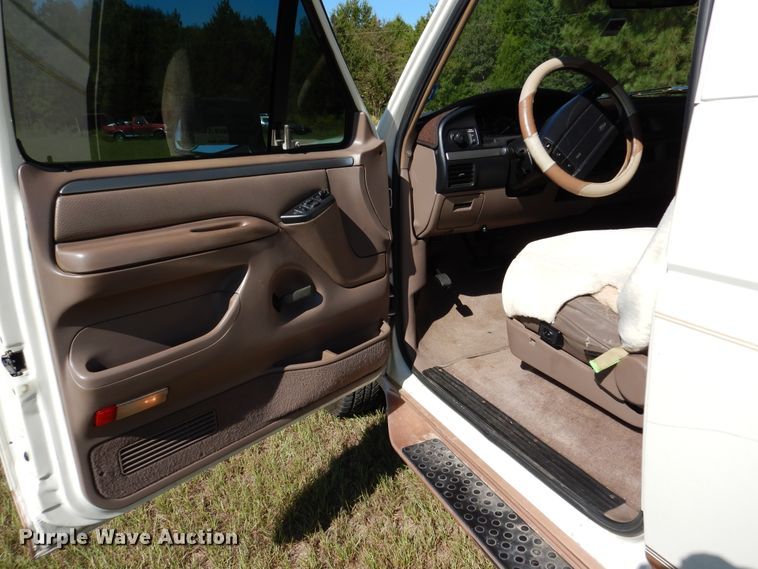 image for item DJ7414 1995 Ford Bronco  SUV