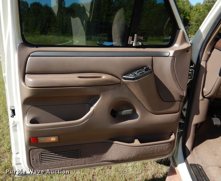 image for item DJ7414 1995 Ford Bronco  SUV