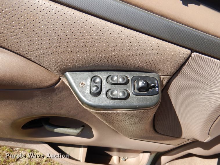 image for item DJ7414 1995 Ford Bronco  SUV