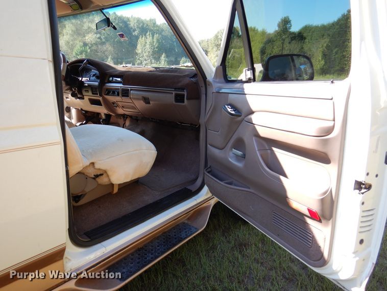 image for item DJ7414 1995 Ford Bronco  SUV