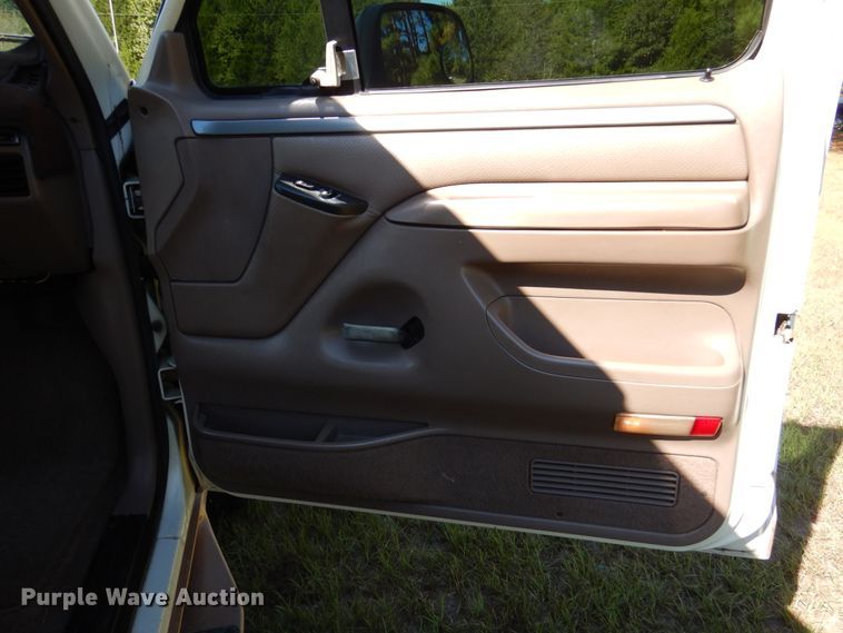 image for item DJ7414 1995 Ford Bronco  SUV