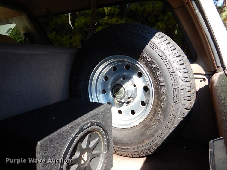 image for item DJ7414 1995 Ford Bronco  SUV