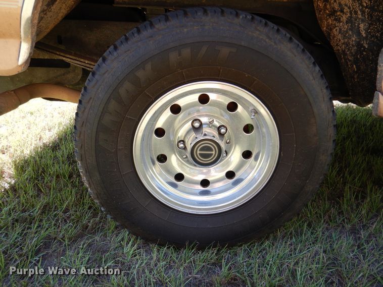 image for item DJ7414 1995 Ford Bronco  SUV