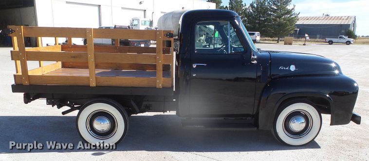 image for item DJ7501 1955 Ford F100  flatbed pickup truck