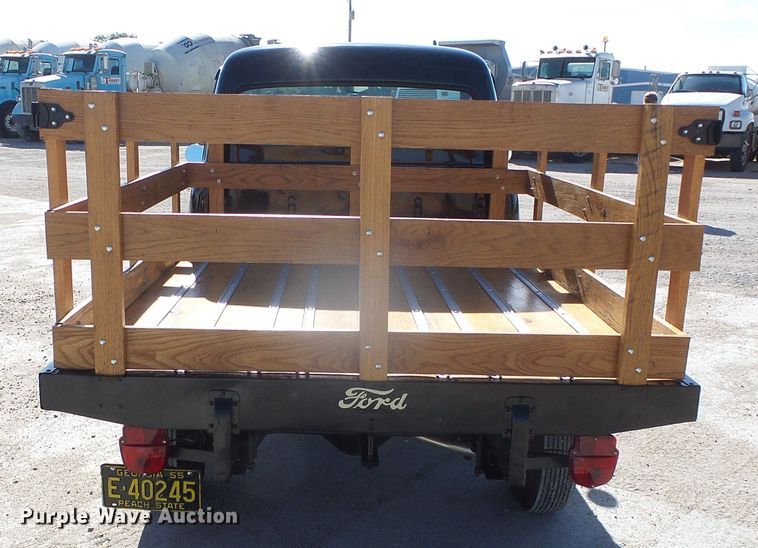 image for item DJ7501 1955 Ford F100  flatbed pickup truck