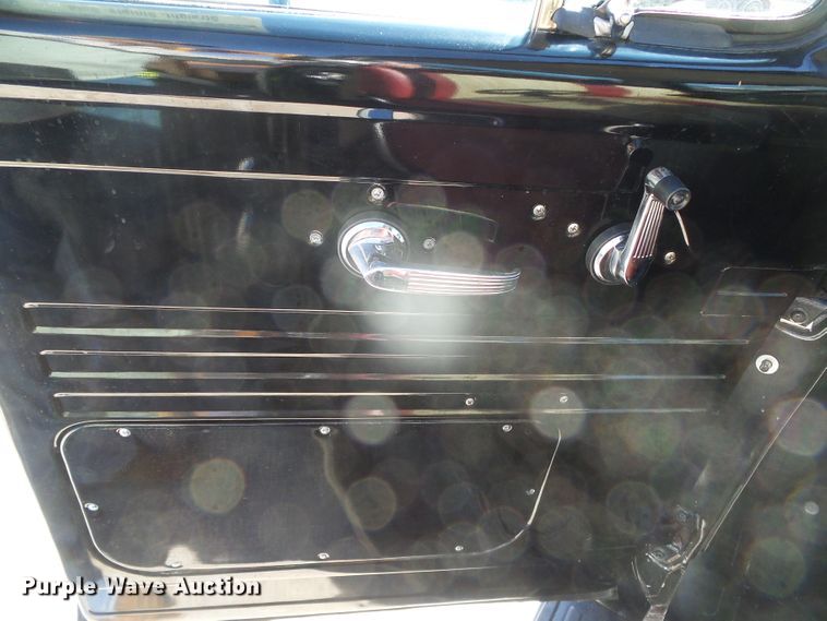 image for item DJ7501 1955 Ford F100  flatbed pickup truck