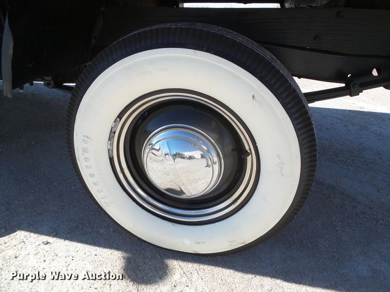 image for item DJ7501 1955 Ford F100  flatbed pickup truck