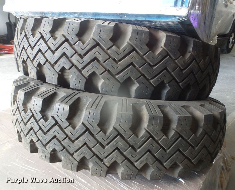 image for item DJ7501 1955 Ford F100  flatbed pickup truck