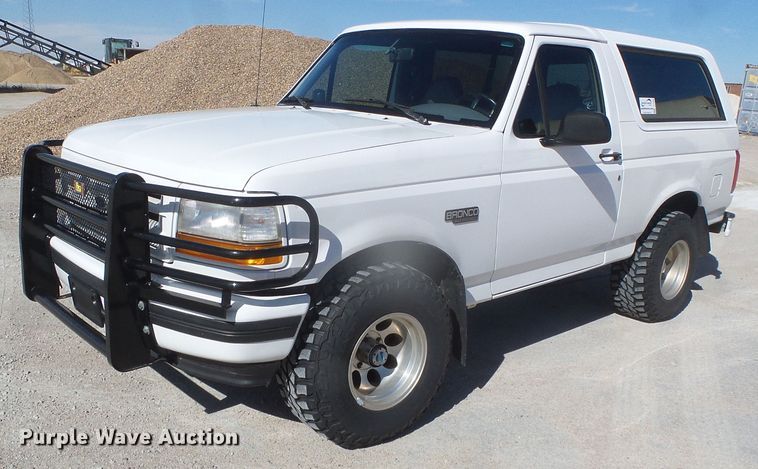 image for item DJ7539 1994 Ford Bronco XLT  SUV