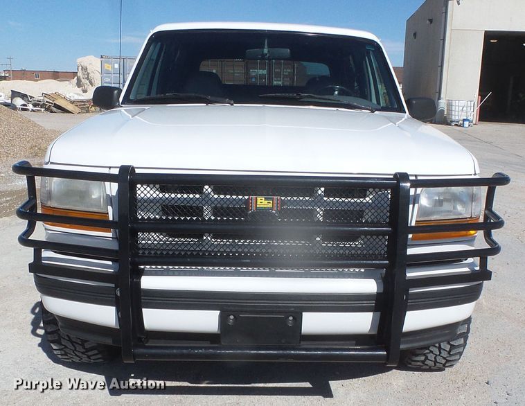 image for item DJ7539 1994 Ford Bronco XLT  SUV