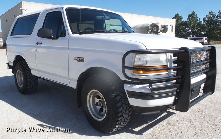 image for item DJ7539 1994 Ford Bronco XLT  SUV