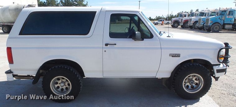 image for item DJ7539 1994 Ford Bronco XLT  SUV