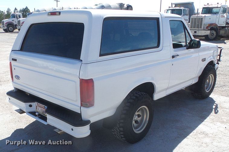 image for item DJ7539 1994 Ford Bronco XLT  SUV