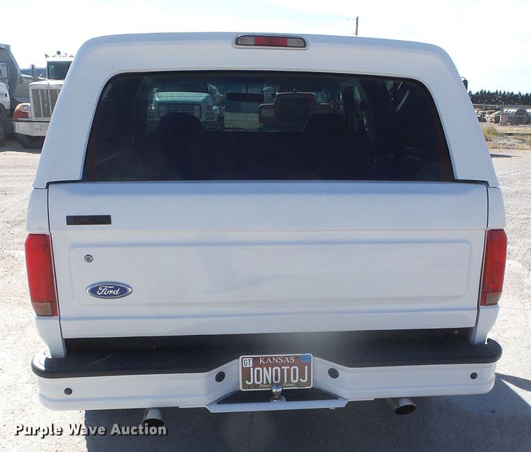 image for item DJ7539 1994 Ford Bronco XLT  SUV