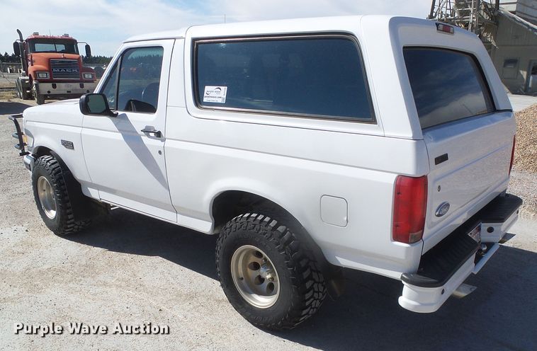 image for item DJ7539 1994 Ford Bronco XLT  SUV