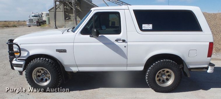 image for item DJ7539 1994 Ford Bronco XLT  SUV