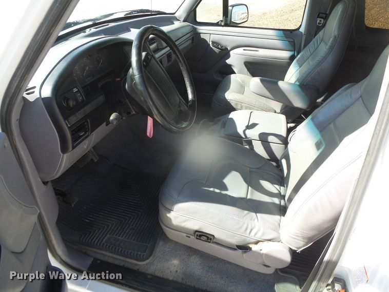 image for item DJ7539 1994 Ford Bronco XLT  SUV