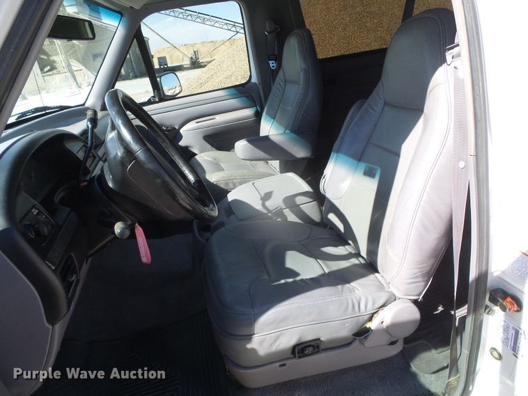 image for item DJ7539 1994 Ford Bronco XLT  SUV