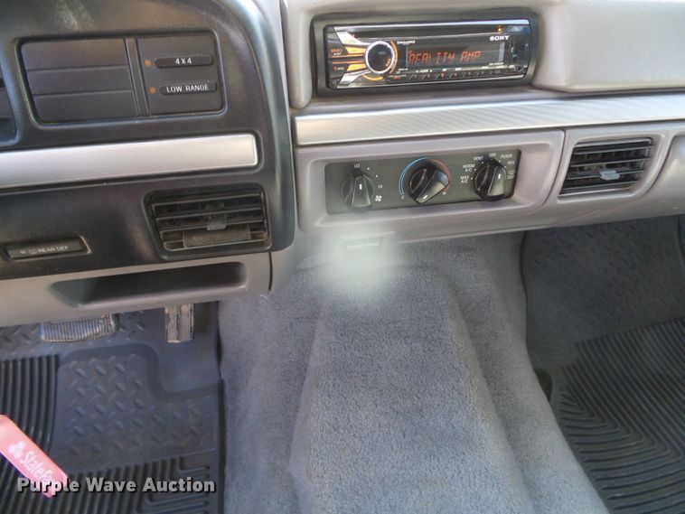 image for item DJ7539 1994 Ford Bronco XLT  SUV