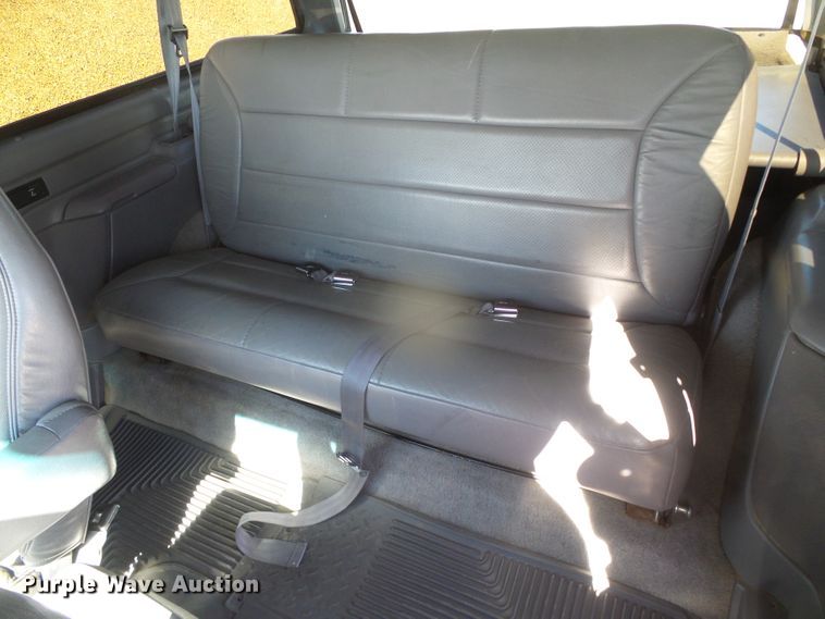 image for item DJ7539 1994 Ford Bronco XLT  SUV