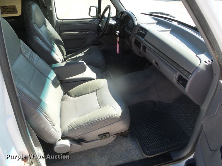 image for item DJ7539 1994 Ford Bronco XLT  SUV