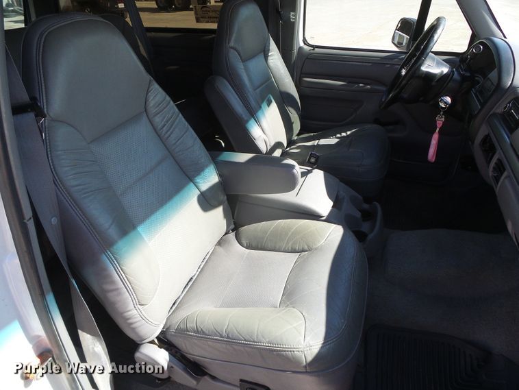 image for item DJ7539 1994 Ford Bronco XLT  SUV