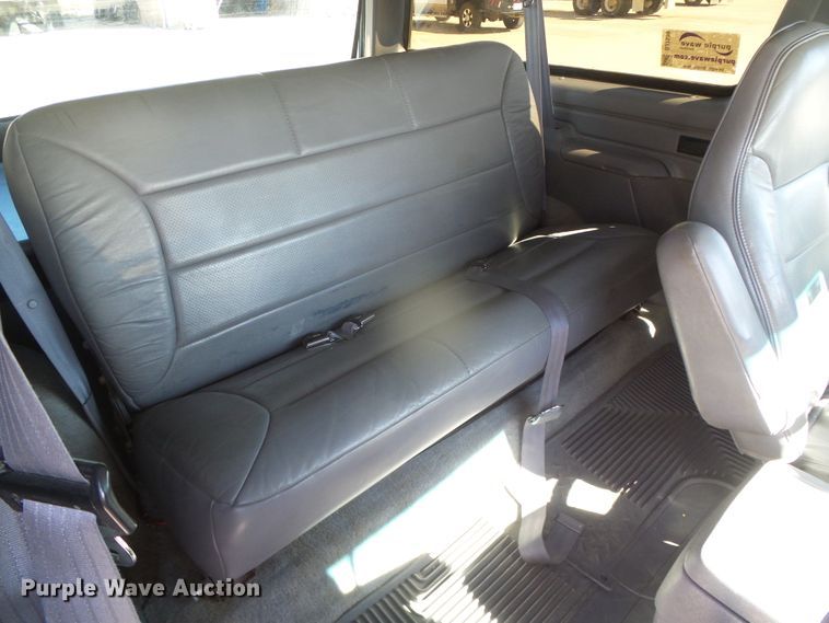 image for item DJ7539 1994 Ford Bronco XLT  SUV