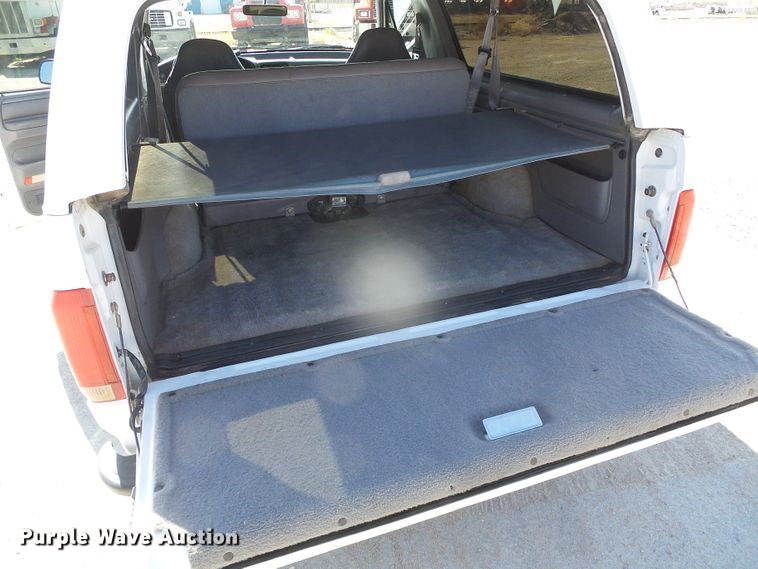 image for item DJ7539 1994 Ford Bronco XLT  SUV