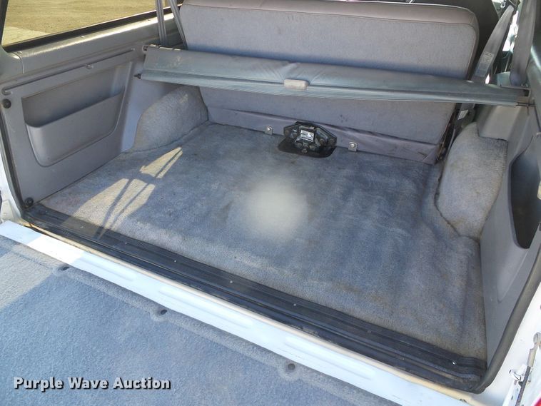 image for item DJ7539 1994 Ford Bronco XLT  SUV